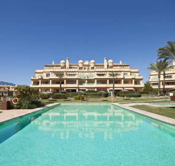 Sale of middle floor apartment in Los Flamingos