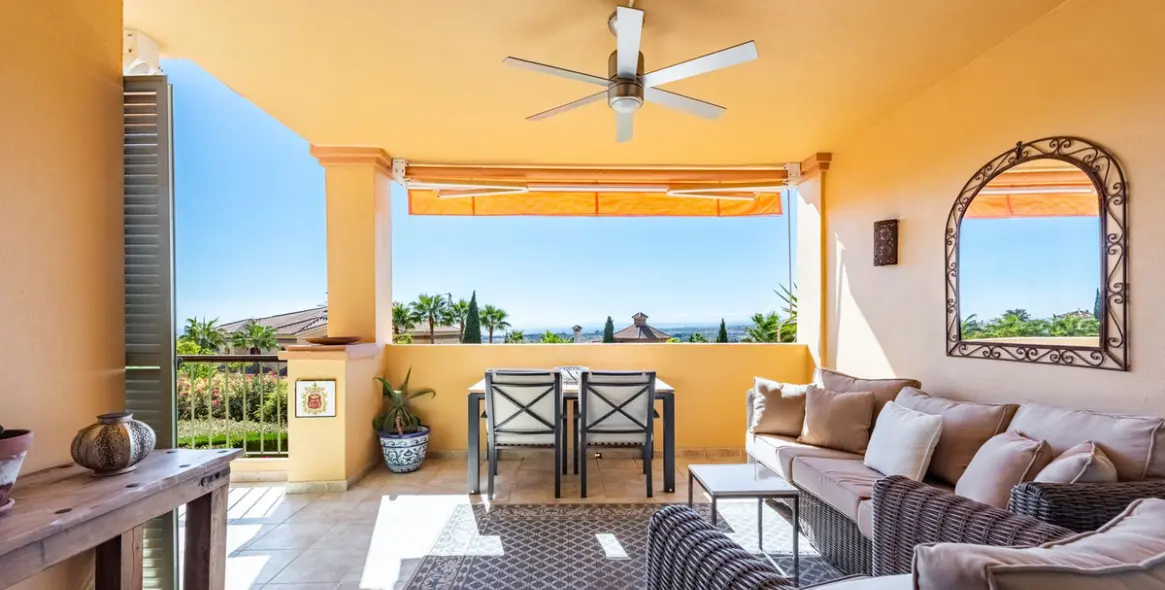 Sale of middle floor apartment in Los Flamingos 4