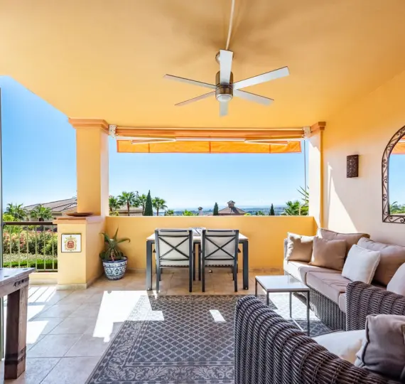 Sale of middle floor apartment in Los Flamingos