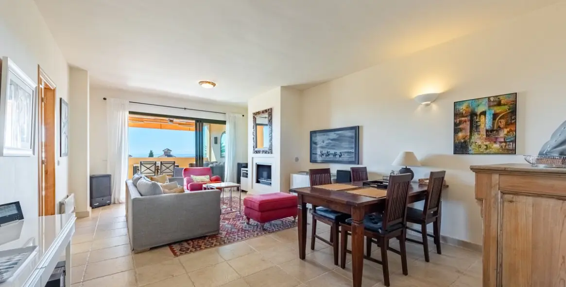 Sale of middle floor apartment in Los Flamingos 5