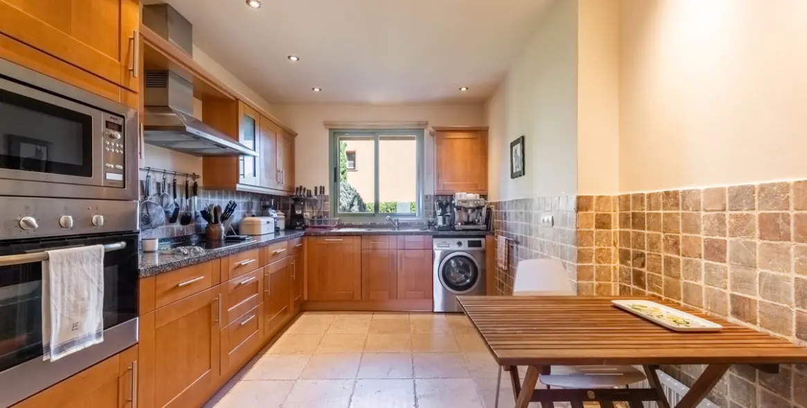 Sale of middle floor apartment in Los Flamingos 8