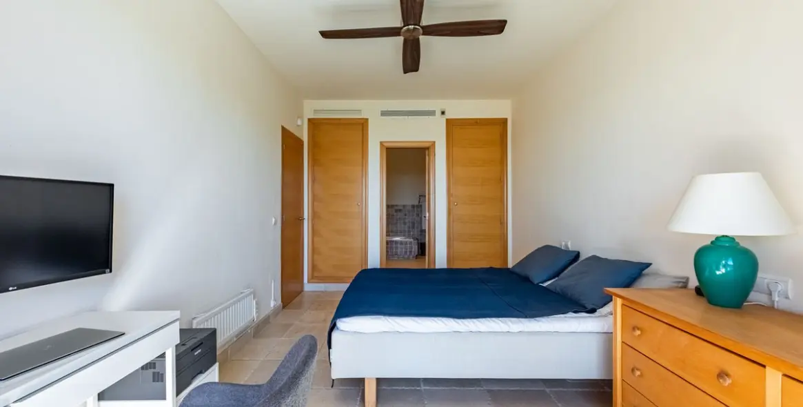 Sale of middle floor apartment in Los Flamingos 10