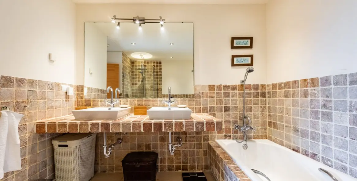 Sale of middle floor apartment in Los Flamingos 12