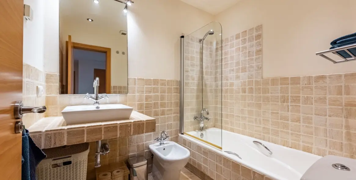 Sale of middle floor apartment in Los Flamingos 15