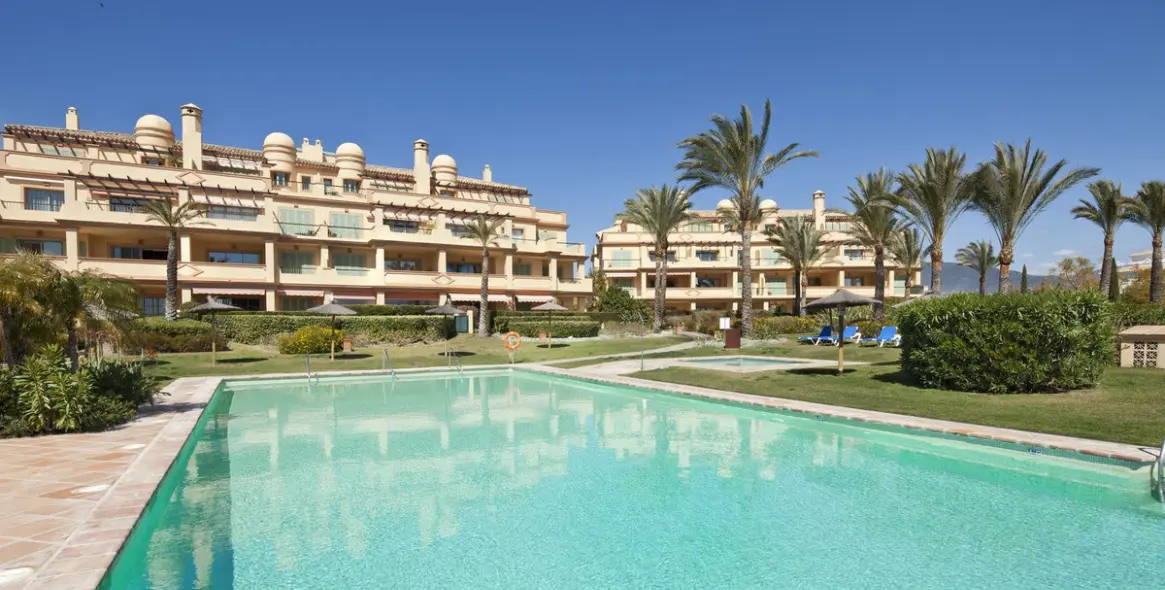Sale of middle floor apartment in Los Flamingos 16