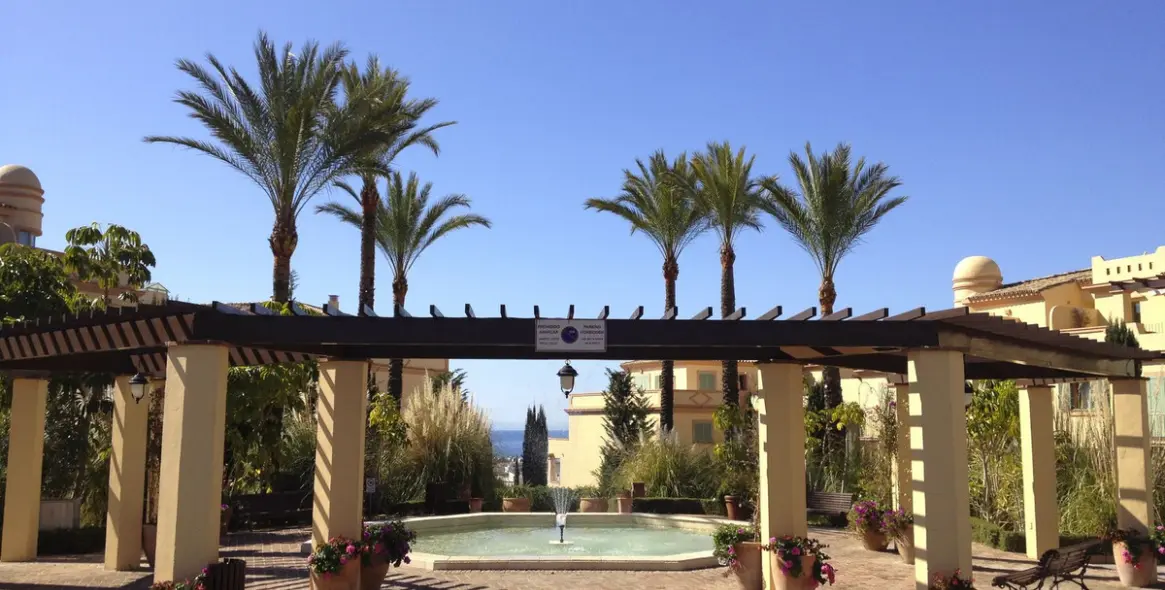 Sale of middle floor apartment in Los Flamingos 18