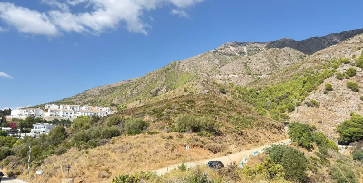 Продажа  жилого участка в Mijas 10