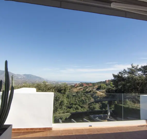 Venta de apartamento en planta media en La Mairena