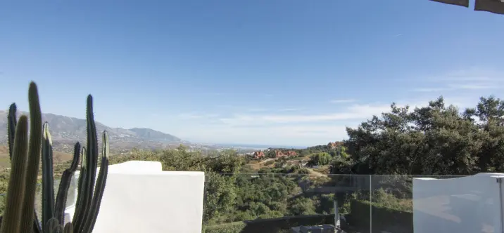 Venta de apartamento en planta media en La Mairena 0