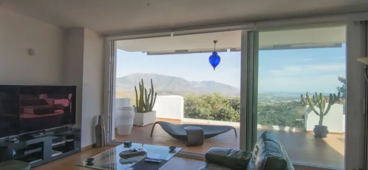 Venta de apartamento en planta media en La Mairena 3