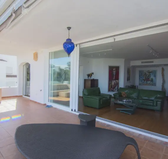 Venta de apartamento en planta media en La Mairena