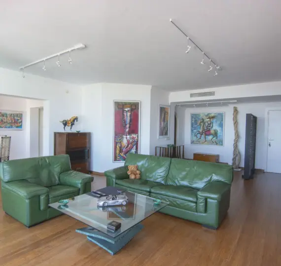 Venta de apartamento en planta media en La Mairena