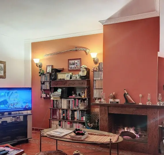 Продажа дома на две семьи в Sierrezuela