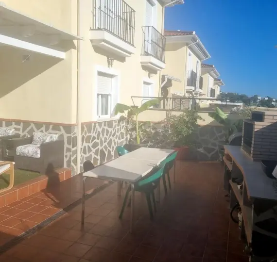 Продажа дома на две семьи в Campanillas