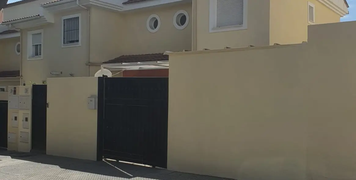 Продажа дома на две семьи в Campanillas 2