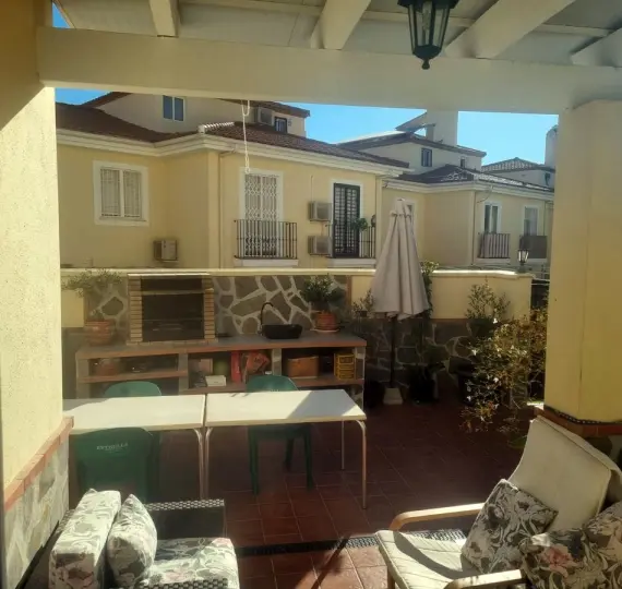 Продажа дома на две семьи в Campanillas