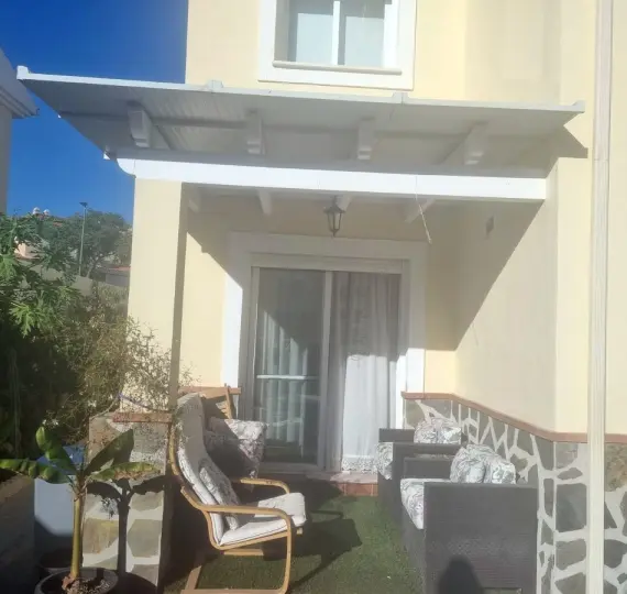 Продажа дома на две семьи в Campanillas