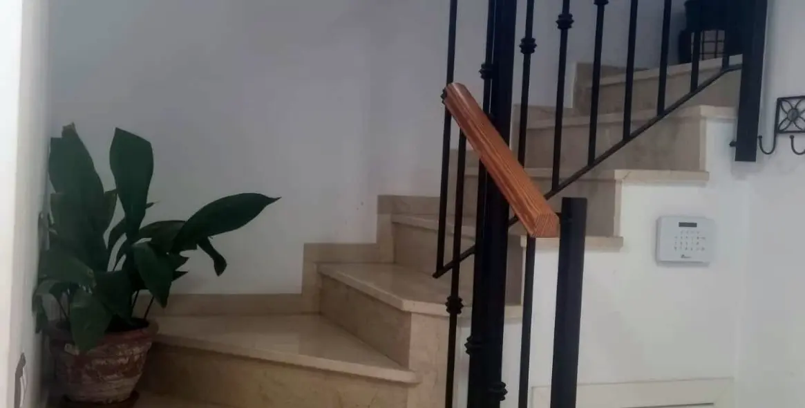 Продажа дома на две семьи в Campanillas 12