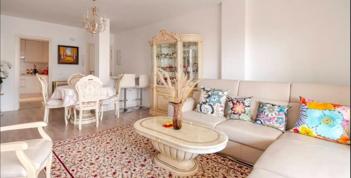 Sale of middle floor apartment in Nueva Andalucía 1