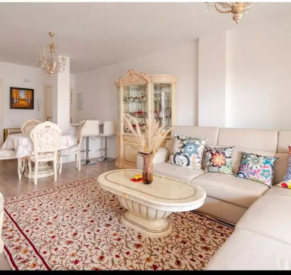 Sale of middle floor apartment in Nueva Andalucía