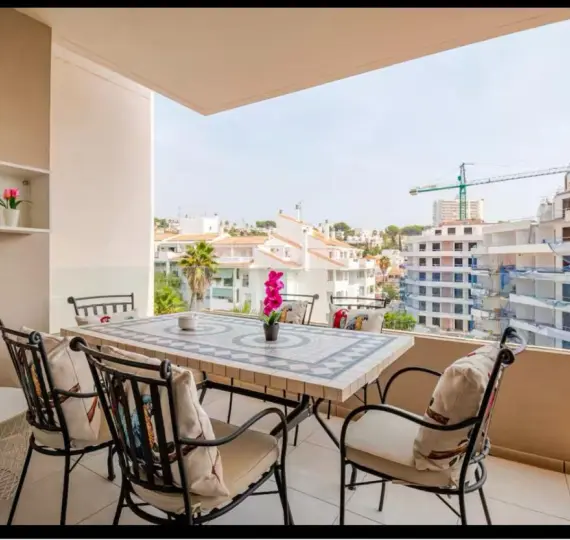 Sale of middle floor apartment in Nueva Andalucía