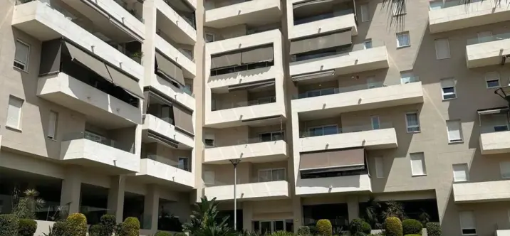 Sale of middle floor apartment in Nueva Andalucía 2