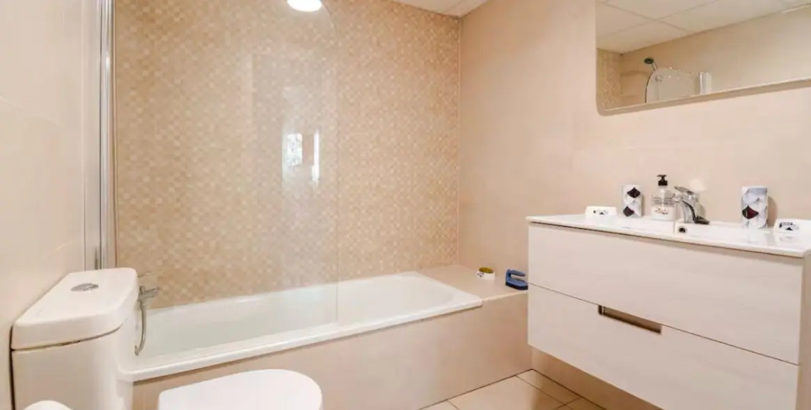 Sale of middle floor apartment in Nueva Andalucía 4