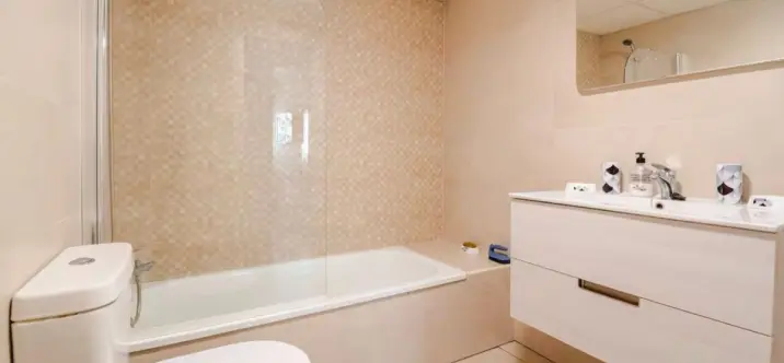 Sale of middle floor apartment in Nueva Andalucía 3