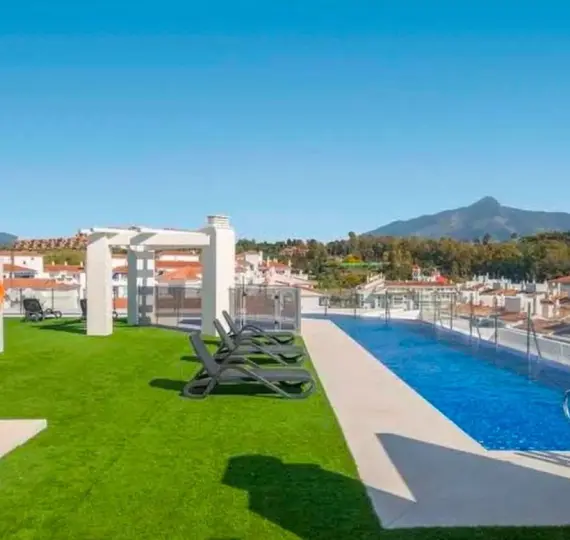 Sale of middle floor apartment in Nueva Andalucía