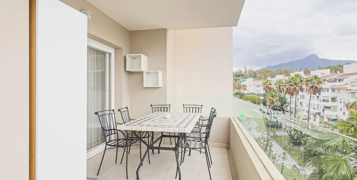 Sale of middle floor apartment in Nueva Andalucía 17