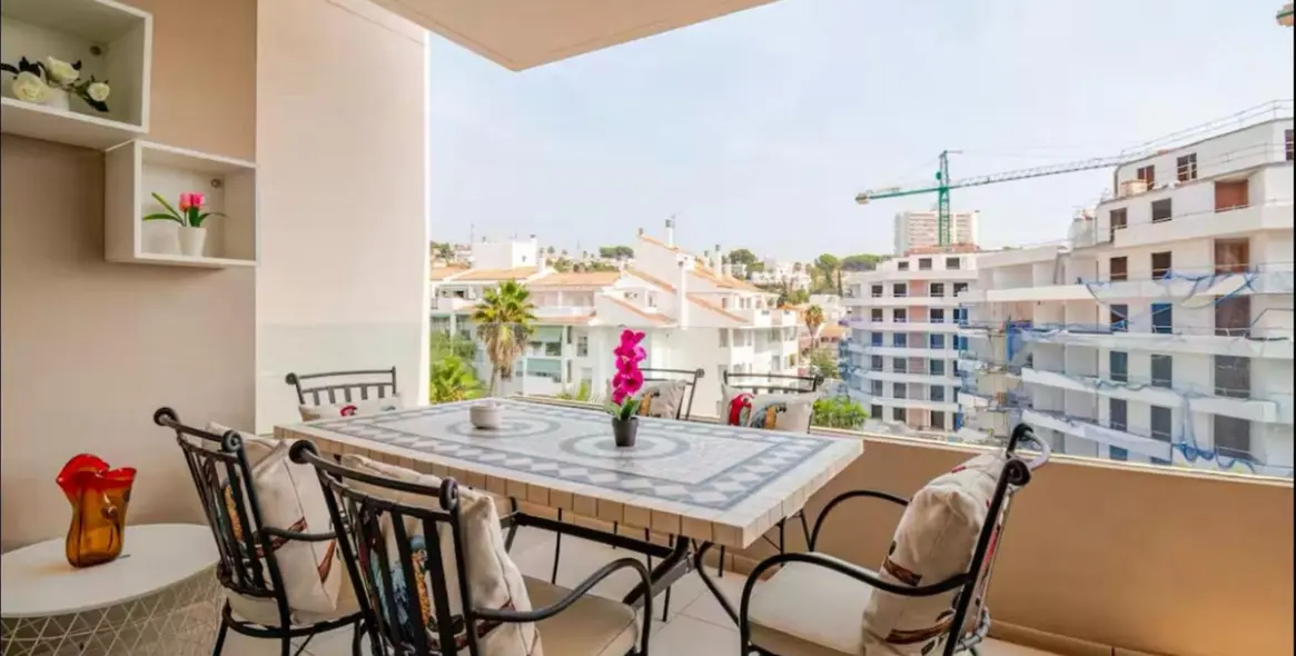 Sale of middle floor apartment in Nueva Andalucía 1