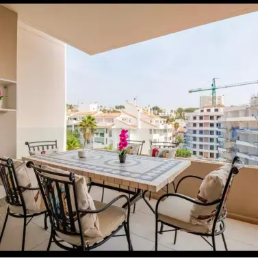 Sale of middle floor apartment in Nueva Andalucía