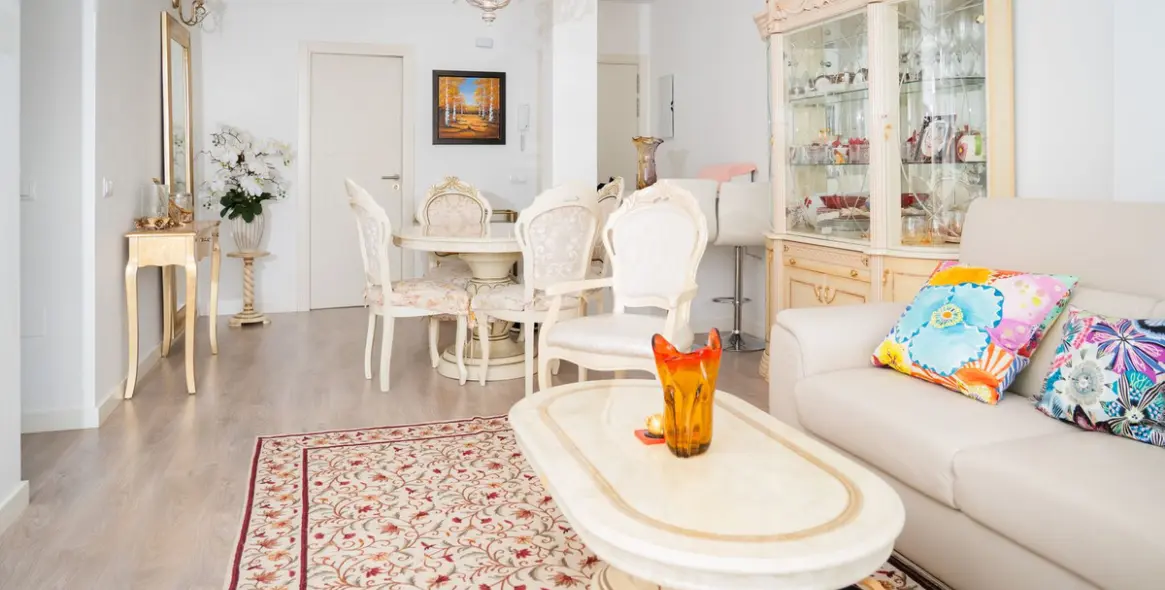 Sale of middle floor apartment in Nueva Andalucía 3