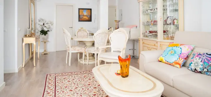 Sale of middle floor apartment in Nueva Andalucía 2