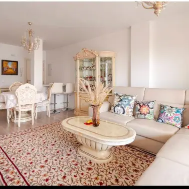 Sale of middle floor apartment in Nueva Andalucía