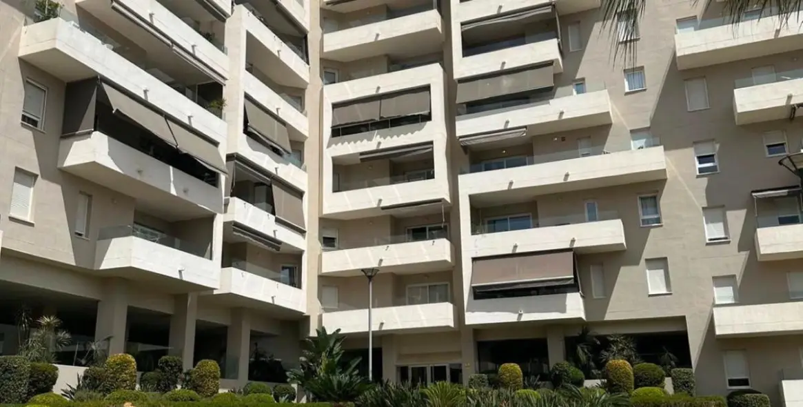 Sale of middle floor apartment in Nueva Andalucía 5