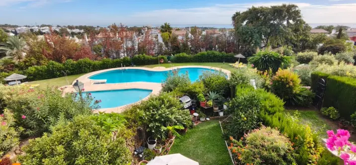 Sale of townhouse in El Paraiso 0