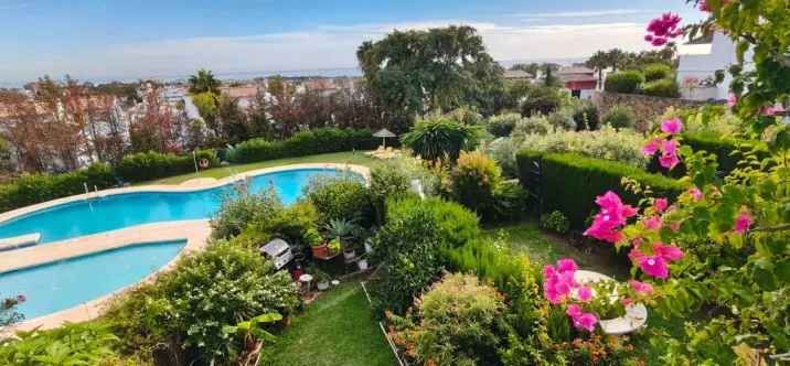 Sale of townhouse in El Paraiso 1