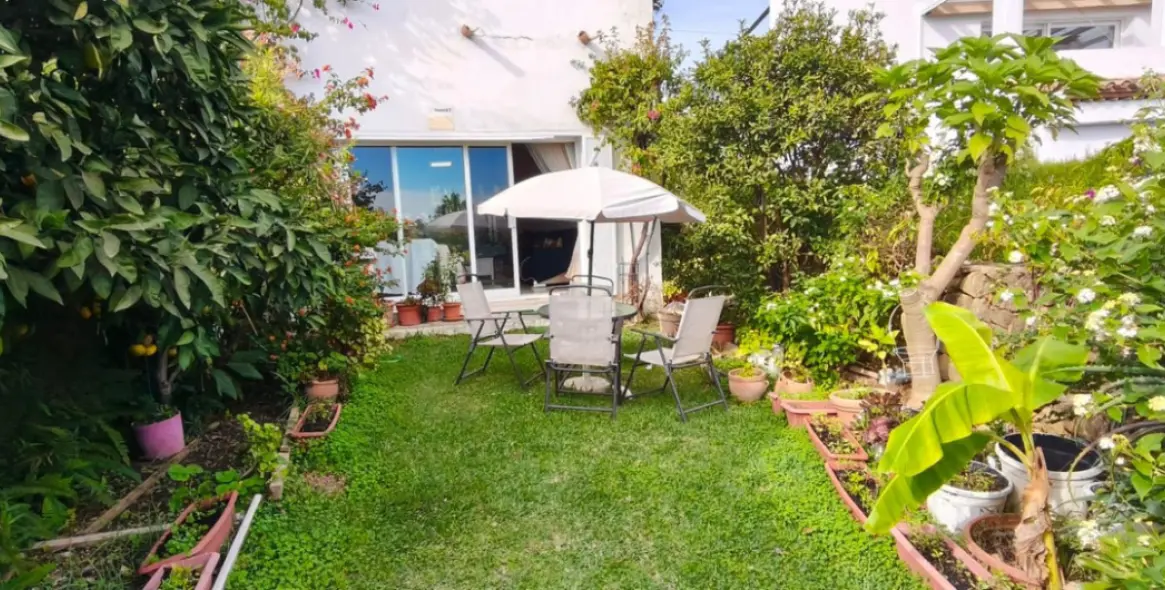 Sale of townhouse in El Paraiso 3