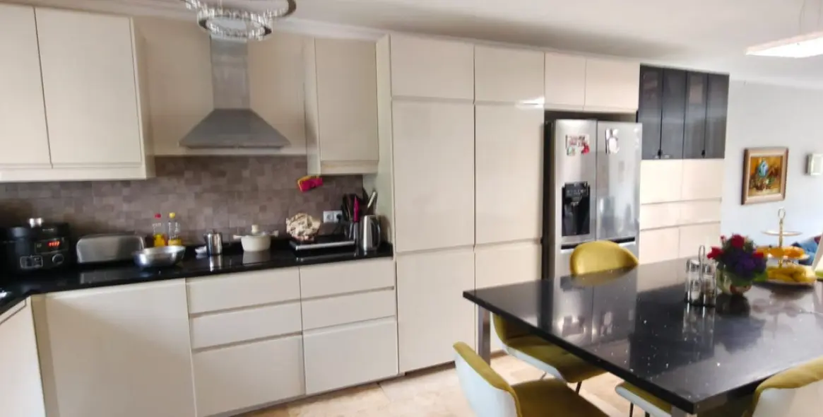 Sale of townhouse in El Paraiso 4