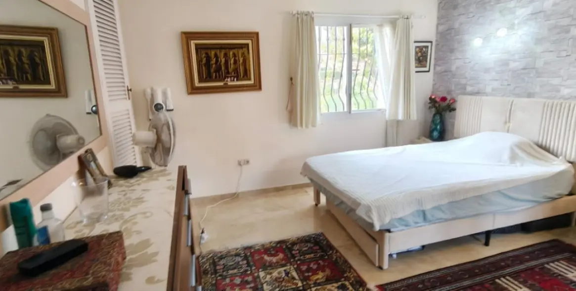 Sale of townhouse in El Paraiso 9