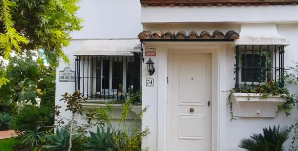 Sale of townhouse in El Paraiso 15