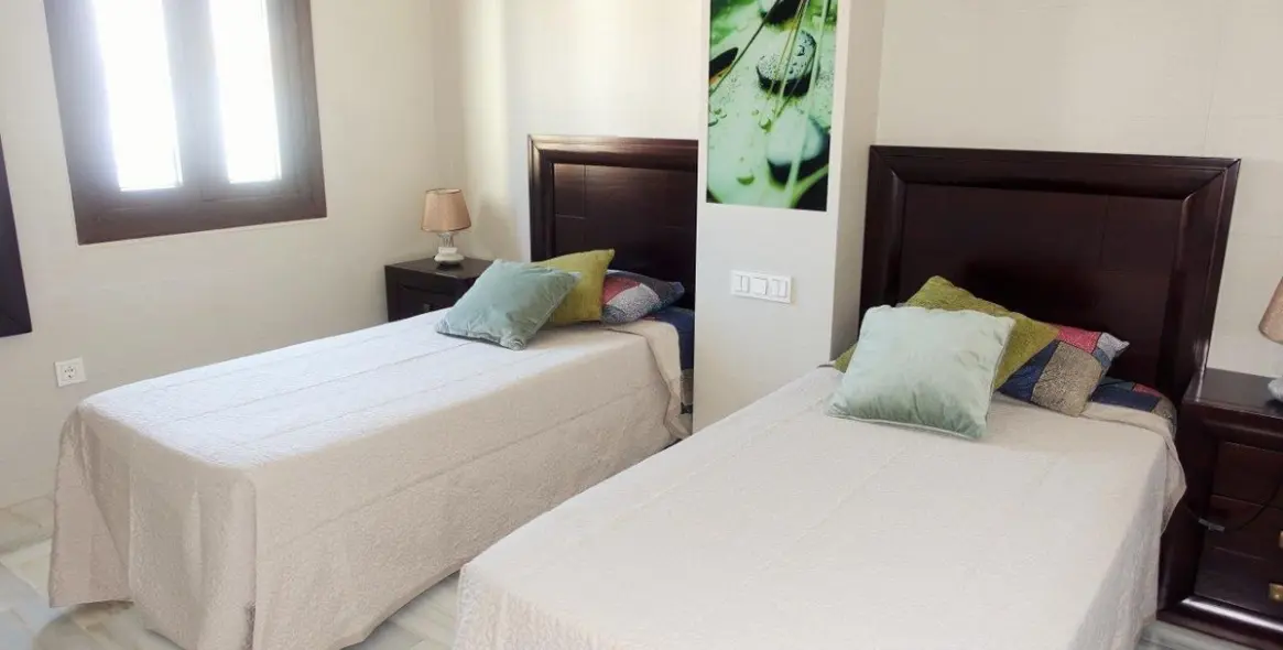 Long-term rent of middle floor apartment in Puerto Banús 10