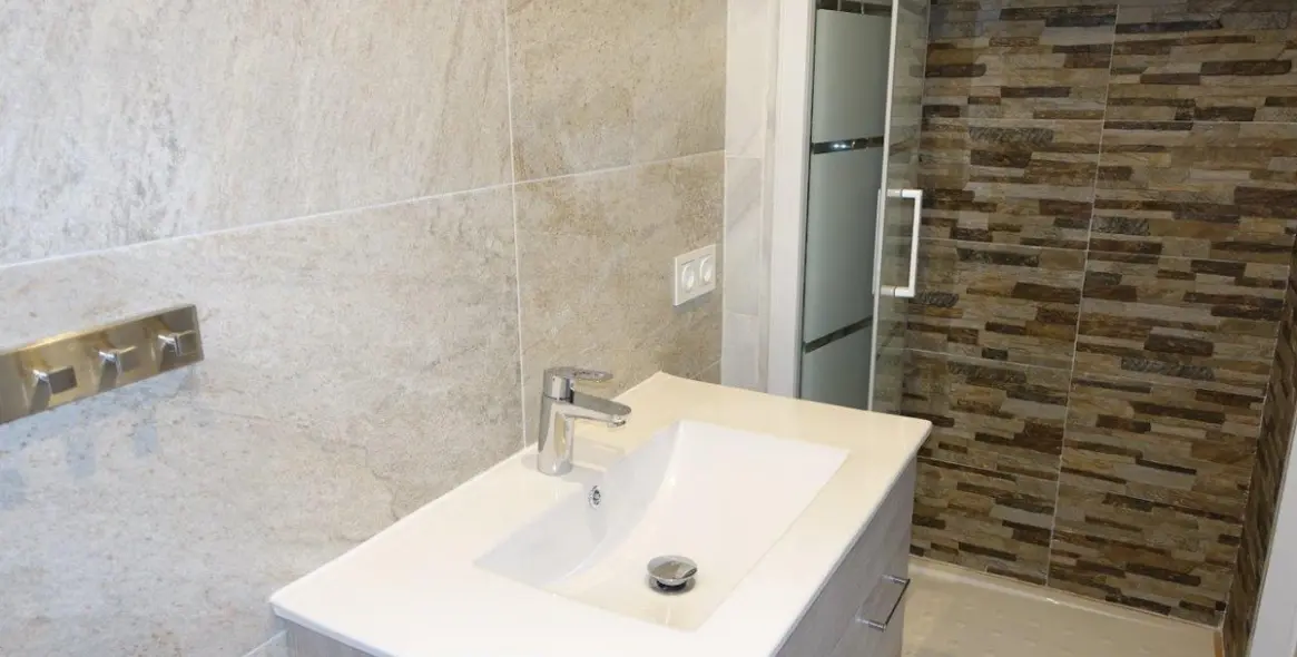 Long-term rent of middle floor apartment in Puerto Banús 11