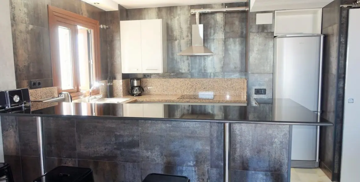 Long-term rent of middle floor apartment in Puerto Banús 16