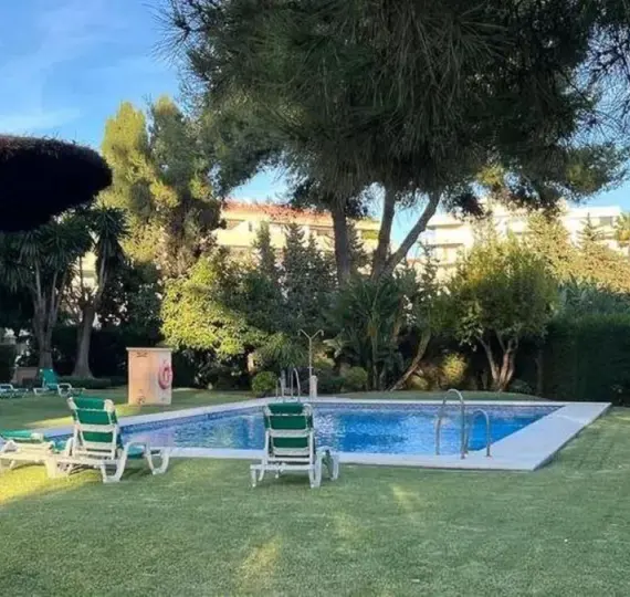 Sale of middle floor apartment in Nueva Andalucía