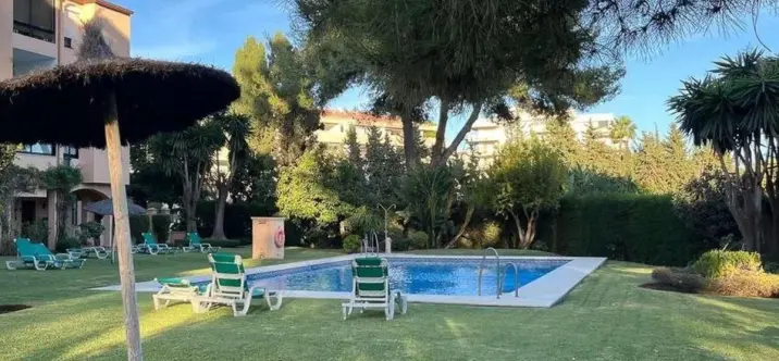 Sale of middle floor apartment in Nueva Andalucía 0