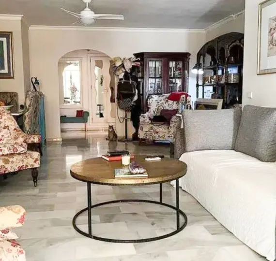 Sale of middle floor apartment in Nueva Andalucía