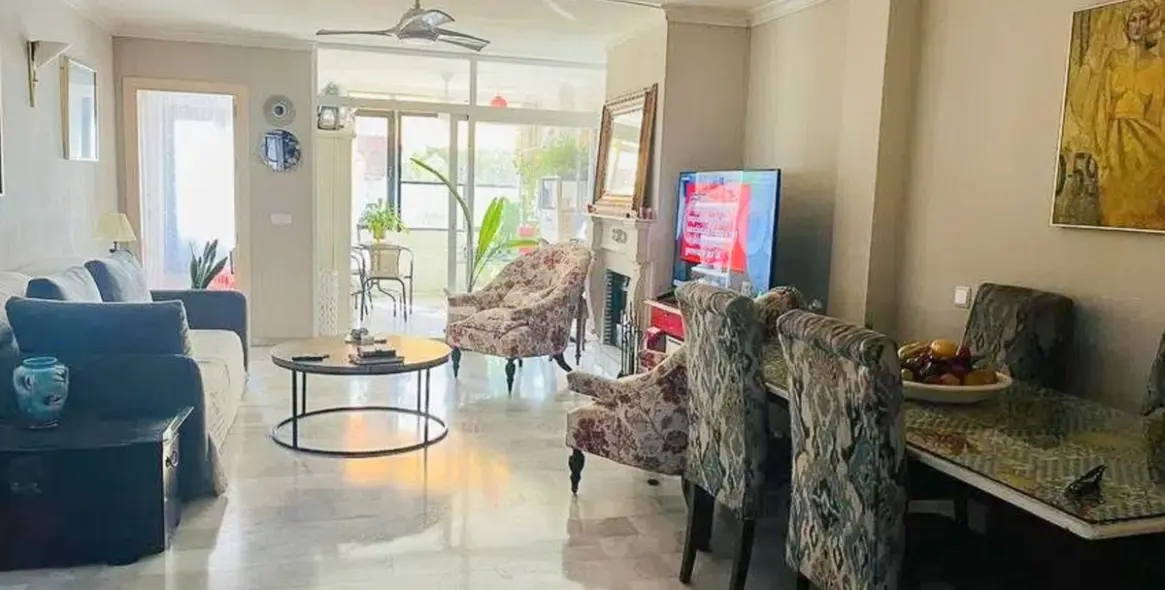 Sale of middle floor apartment in Nueva Andalucía 3