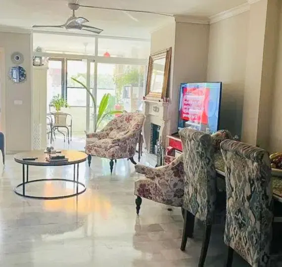 Sale of middle floor apartment in Nueva Andalucía